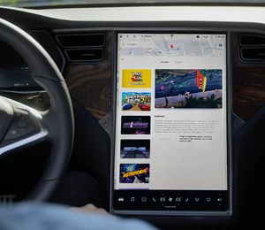 Il ne vous sera bientôt plus possible de jouer lorsque votre Tesla sera en mouvement